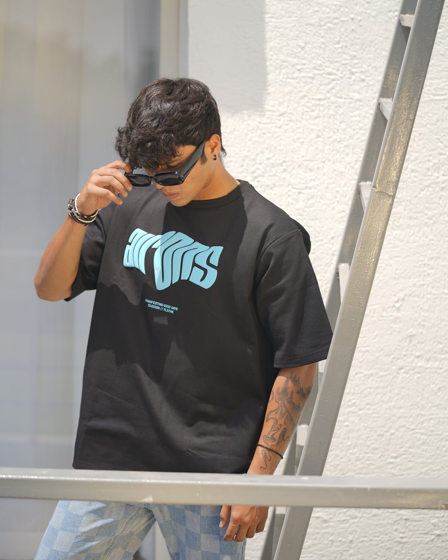 MANIFESTING GOOD DAYS OVERSIZED T-SHIRT
