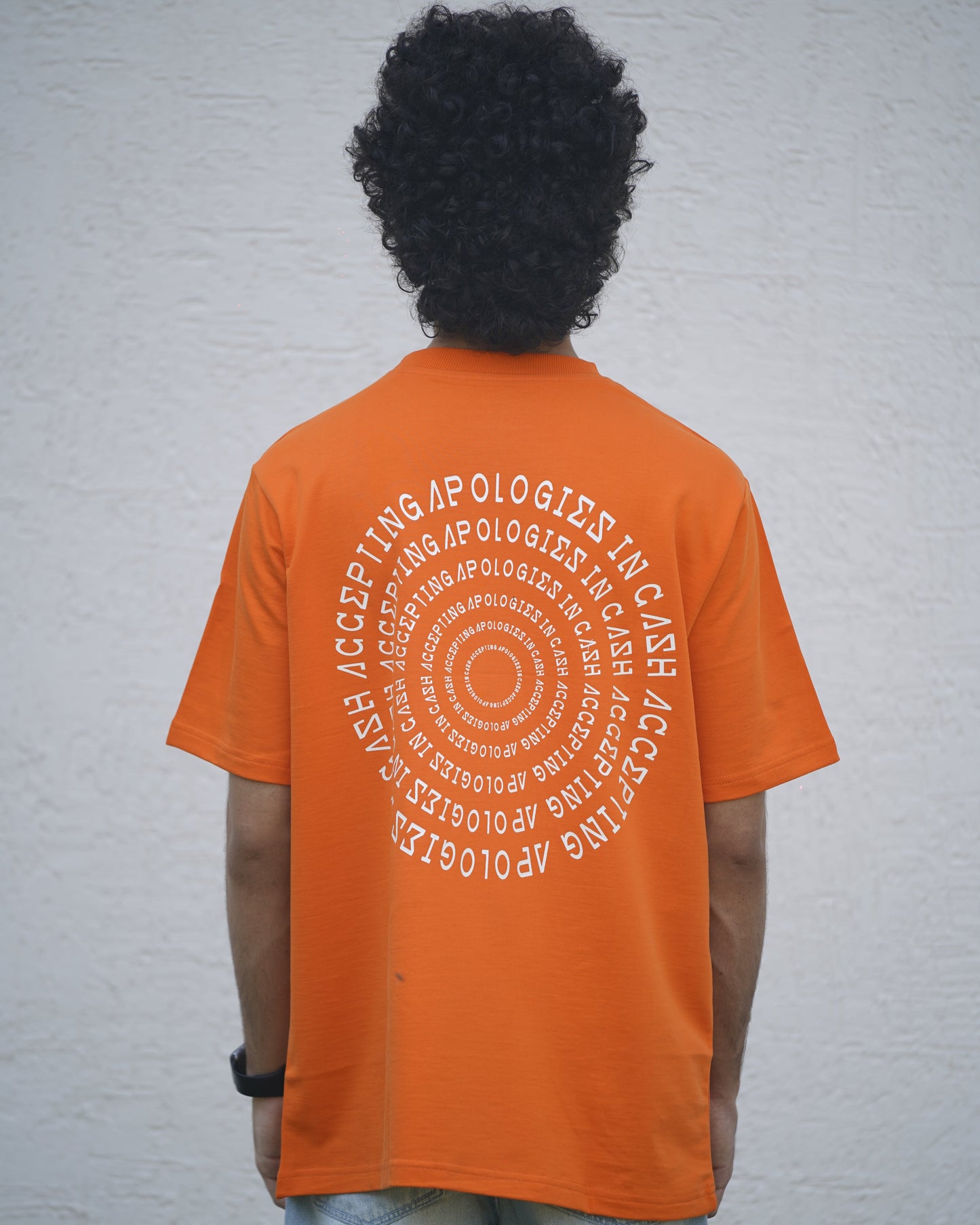 ACCEPTING APOLOGIES IN CASH OVERSIZED T-SHIRT